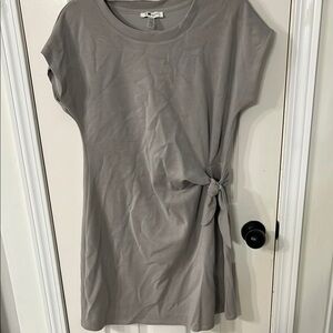 Cable & Gauge Gray T-Shirt with Cap Sleeves and Tie Front